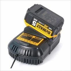 DeWalt Akku Starter Kit 18V DCB 105 P2 QW Mit 2x DCB 184 Akku 5,0Ah + DCB 115 Ladegerät -DEWALT Shop 19365694 4