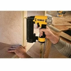 DeWalt - Cloueur Pointes Brads Pneumatique 18Ga Précision Point - DPN1850PP 6 DeWalt - Cloueur Pointes Brads Pneumatique 18Ga Précision Point - DPN1850PP -DEWALT Shop 30524112 5