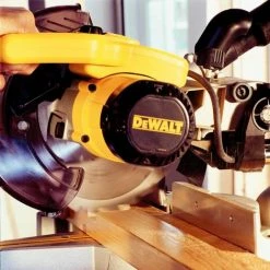 DeWALT Paneelsäge DW712-QS Elektrisch 216 Mm, Kabelgebundene Ausführung + Zubehör Set Mit Sägeblatt Und Mehr - 1600 Watt / 230 Volt -DEWALT Shop 7535190 4